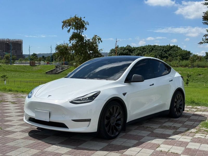 Tesla Model Y Performance AWD 中古車照片